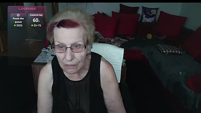 Snapshot of HeisseomaOriginal chatting on 10-12-25, 07:18 HeisseomaOriginal online show from 10-12-25, 07:18