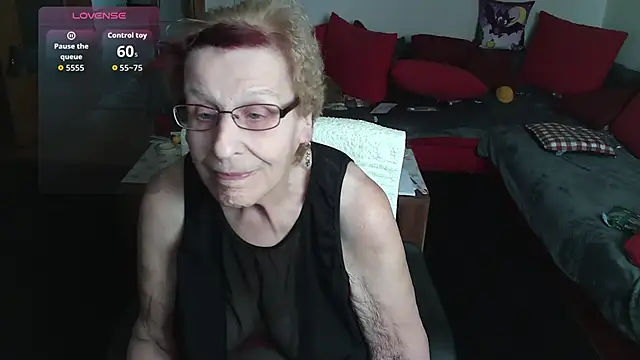 Snapshot of HeisseomaOriginal chatting on 11-02-25, 08:17 HeisseomaOriginal online show from 11-02-25, 08:17