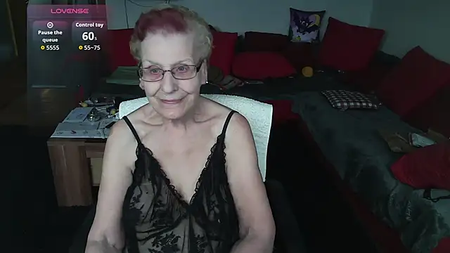 Snapshot of HeisseomaOriginal chatting on 11-23-25, 08:14 HeisseomaOriginal online show from 11-23-25, 08:14