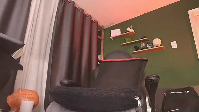 Snapshot of lamborginex chatting on 02-21-26, 01:28 lamborginex online show from 02-21-26, 01:28