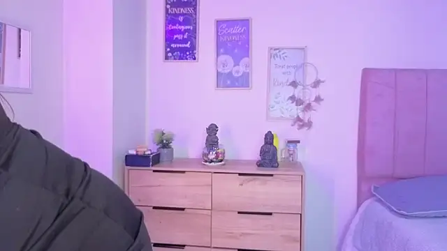 bluee hazell online show from 10-02-25, 12:12