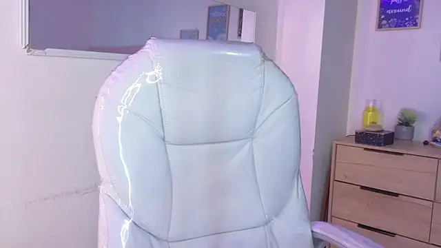 bluee hazell online show from 04-10-26, 12:10