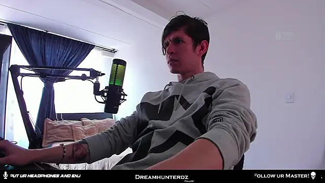 Snapshot of Headhunterdz chatting on 12-17-25, 02:23 Headhunterdz online show from 12-17-25, 02:23