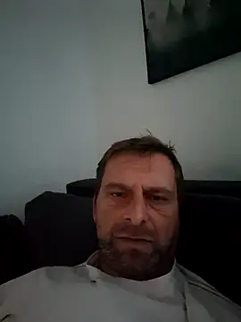 Snapshot of Mjn34 chatting on 09-19-25, 05:20 Mjn34 online show from 09-19-25, 05:20