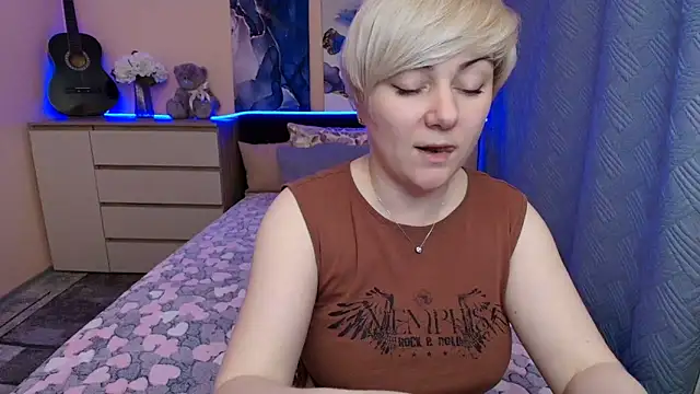 BlondPearl online show from 05-25-26, 07:53