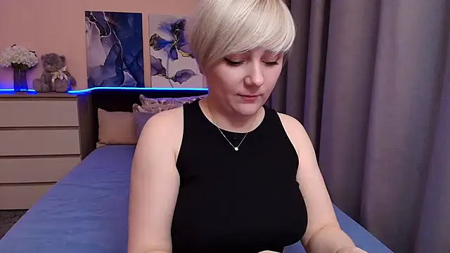 Snapshot of BlondPearl chatting on 07-06-26, 07:49 BlondPearl online show from 07-06-26, 07:49