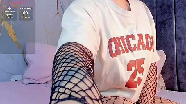 Snapshot of CIEL-DOUCE chatting on 12-19-25, 04:30 CIEL-DOUCE online show from 12-19-25, 04:30