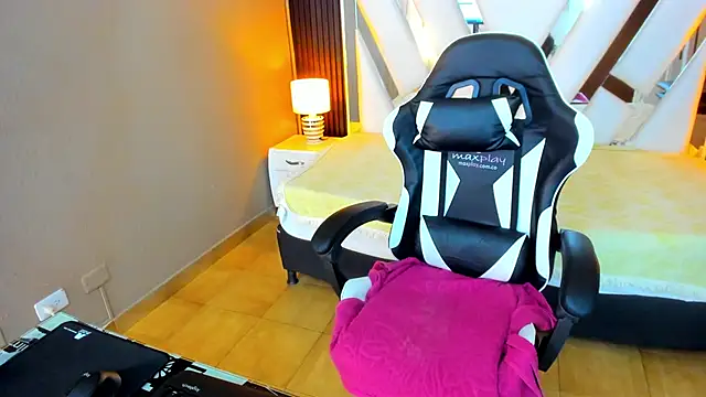 Linda4Petite online show from 11-01-25, 05:59