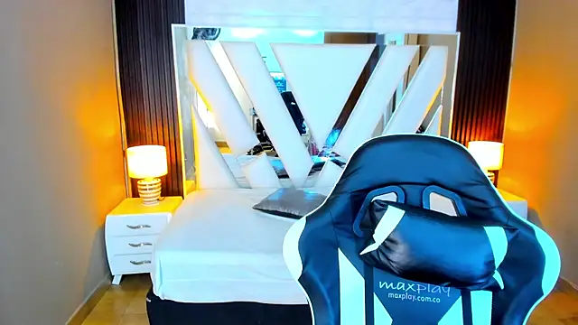 Linda4Petite online show from 11-05-25, 06:08