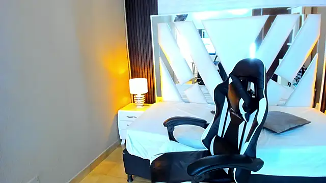 Linda4Petite online show from 11-10-25, 06:07