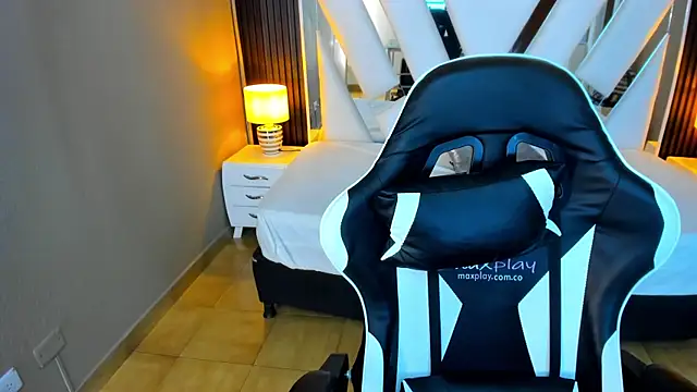 Linda4Petite online show from 11-12-25, 06:08