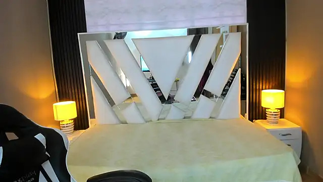 Linda4Petite online show from 12-13-25, 07:53