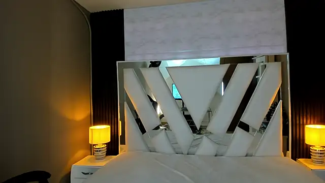 Linda4Petite online show from 12-22-25, 06:05