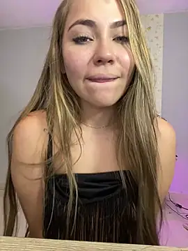 Snapshot of NatashaCruz- chatting on 12-16-24, 10:03 NatashaCruz- online show from 12-16-24, 10:03