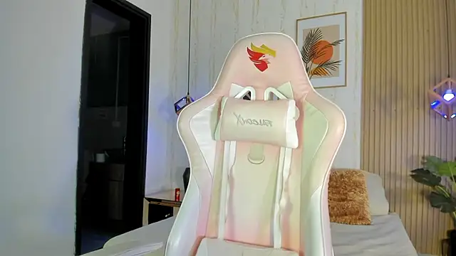 CameronCollins  online show from 12-05-25, 07:32