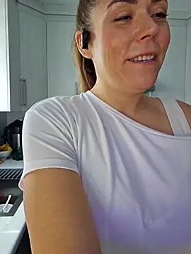 Ellie-L-Elizabeth online show from 02-25-25, 03:16