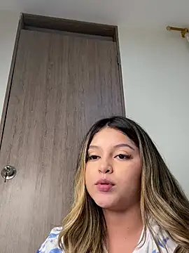 lunablossom  online show from 01-10-25, 03:18