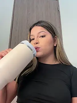 lunablossom  online show from 01-11-25, 04:57