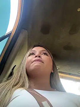 lunablossom  online show from 03-01-25, 05:27