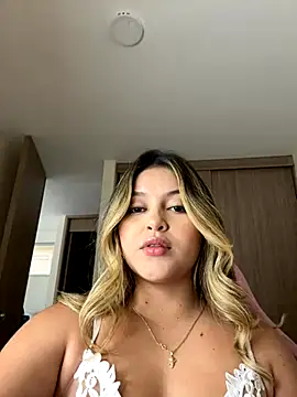 lunablossom  online show from 09-20-25, 07:59