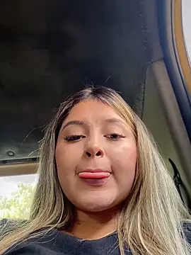 lunablossom  online show from 10-01-25, 08:15