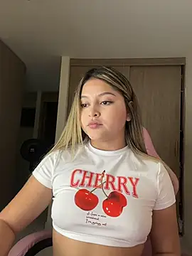 lunablossom  online show from 03-07-26, 11:57