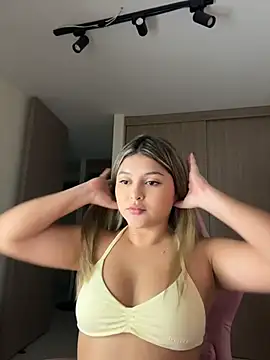 lunablossom  online show from 06-24-26, 11:59
