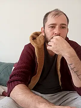 NiiiRvaNaa online show from 10-12-25, 06:45