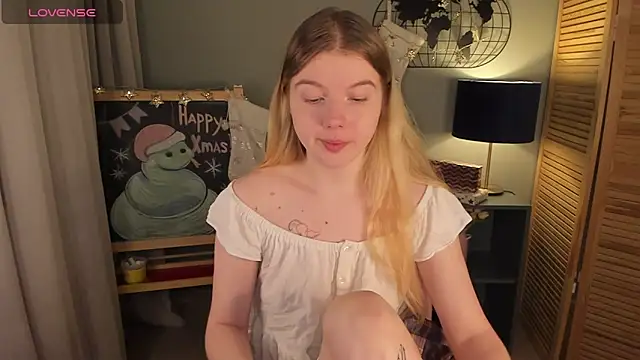 Snapshot of ohmyJuliet chatting on 12-20-24, 02:19 ohmyJuliet online show from 12-20-24, 02:19