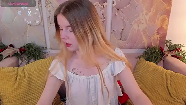 Snapshot of ohmyJuliet chatting on 12-21-24, 11:45 ohmyJuliet online show from 12-21-24, 11:45