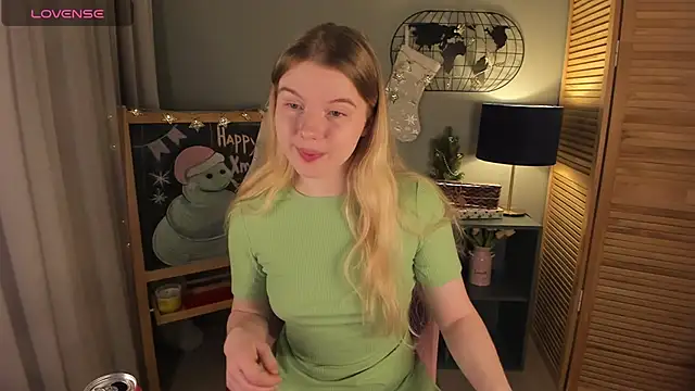 Snapshot of ohmyJuliet chatting on 12-25-24, 02:25 ohmyJuliet online show from 12-25-24, 02:25