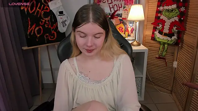 Snapshot of ohmyJuliet chatting on 01-04-25, 02:14 ohmyJuliet online show from 01-04-25, 02:14