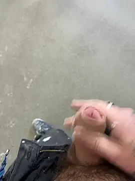 Snapshot of RenaudS-02 chatting on 12-06-24, 11:44 RenaudS-02 online show from 12-06-24, 11:44