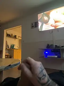 Snapshot of RenaudS-02 chatting on 12-21-24, 03:31 RenaudS-02 online show from 12-21-24, 03:31