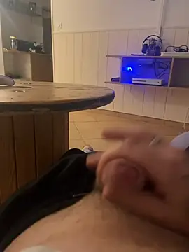 Snapshot of RenaudS-02 chatting on 12-30-24, 08:15 RenaudS-02 online show from 12-30-24, 08:15