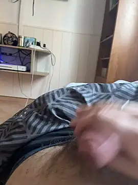 Snapshot of RenaudS-02 chatting on 02-02-25, 08:24 RenaudS-02 online show from 02-02-25, 08:24