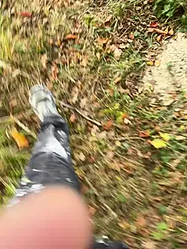 Snapshot of RenaudS-02 chatting on 10-16-25, 01:01 RenaudS-02 online show from 10-16-25, 01:01