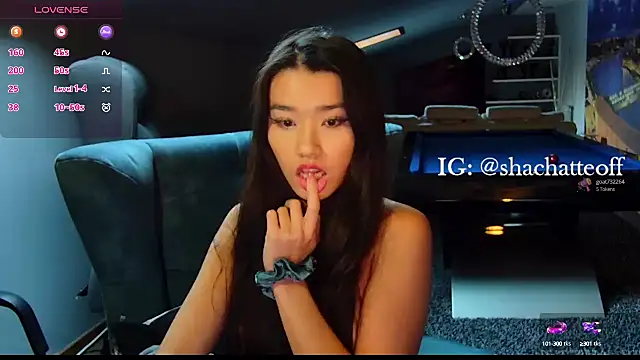 Snapshot of shachatteof chatting on 10-13-25, 08:36 shachatteof online show from 10-13-25, 08:36