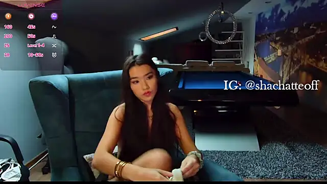 Snapshot of shachatteof chatting on 10-17-25, 08:39 shachatteof online show from 10-17-25, 08:39