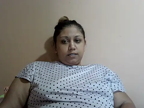 Snapshot of bellachow10 chatting on 11-11-25, 11:32 bellachow10 online show from 11-11-25, 11:32