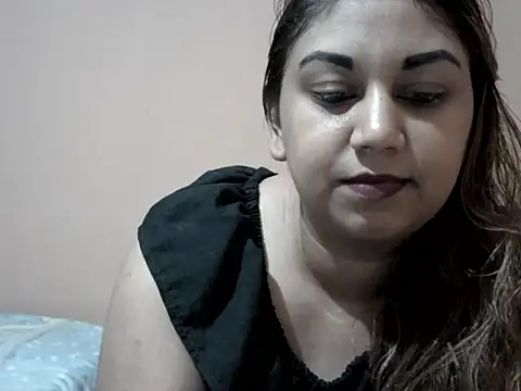 Snapshot of bellachow10 chatting on 11-29-25, 08:12 bellachow10 online show from 11-29-25, 08:12