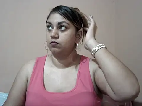 Snapshot of bellachow10 chatting on 12-22-25, 12:24 bellachow10 online show from 12-22-25, 12:24