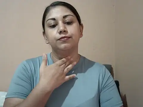 Snapshot of bellachow10 chatting on 01-15-26, 10:31 bellachow10 online show from 01-15-26, 10:31