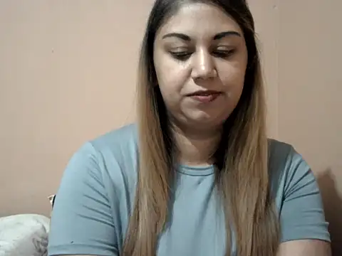 Snapshot of bellachow10 chatting on 01-17-26, 04:54 bellachow10 online show from 01-17-26, 04:54