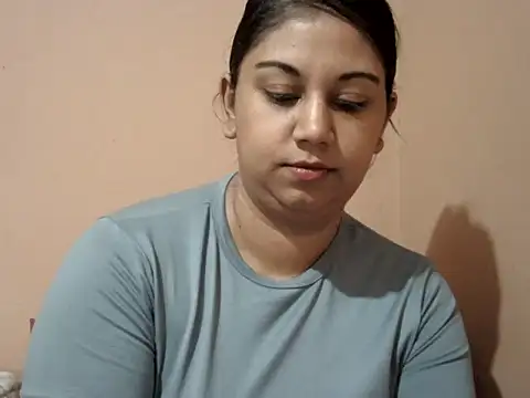 Snapshot of bellachow10 chatting on 03-10-26, 06:18 bellachow10 online show from 03-10-26, 06:18