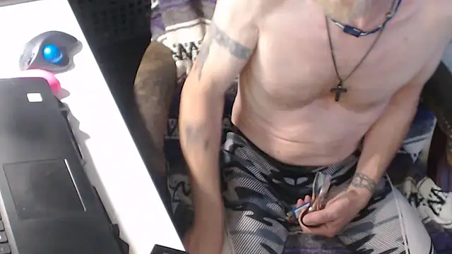 Snapshot of QueenDenizeAndTheCaptain chatting on 09-11-25, 03:39 QueenDenizeAndTheCaptain online show from 09-11-25, 03:39