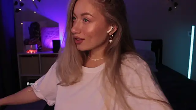 Blondie Bunny online show from 12-29-24, 07:28