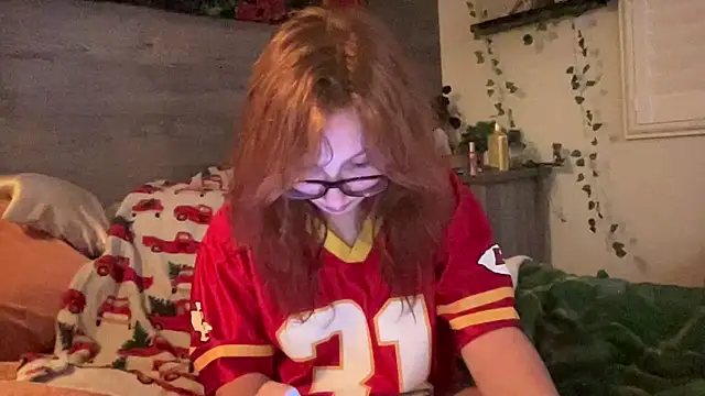 Snapshot of sweetandwet_daddy chatting on 12-16-24, 01:00 sweetandwet daddy online show from 12-16-24, 01:00