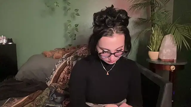 Snapshot of sweetandwet_daddy chatting on 10-02-25, 12:01 sweetandwet daddy online show from 10-02-25, 12:01