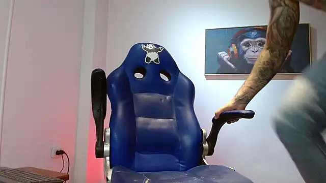 Snapshot of Joeysexx2 chatting on 12-20-25, 04:30 Joeysexx2 online show from 12-20-25, 04:30